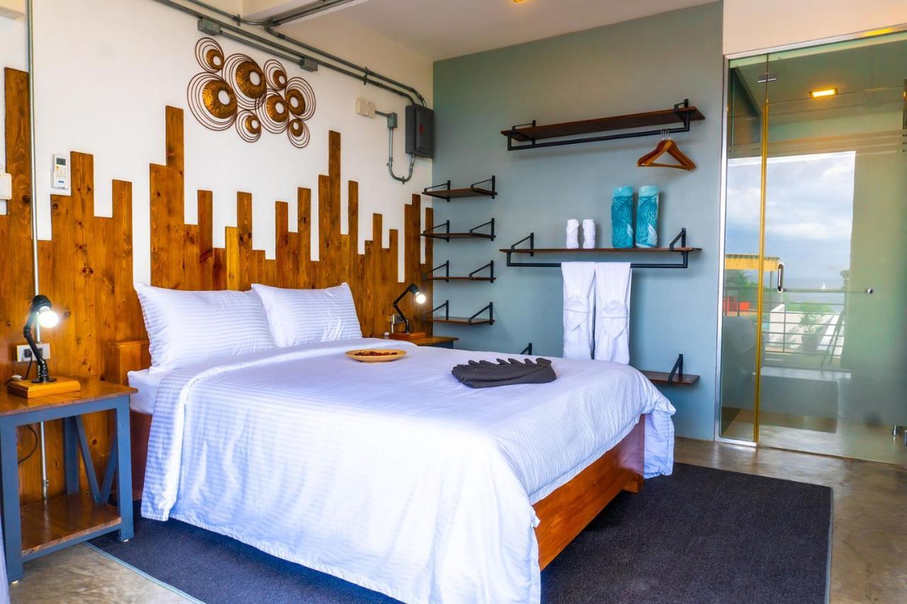 Av Suites Puerto Galera Luaran gambar