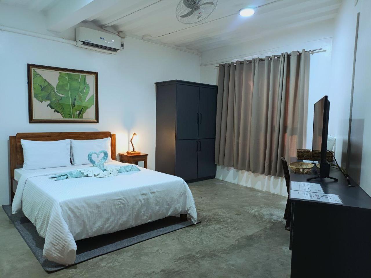 Av Suites Puerto Galera Luaran gambar