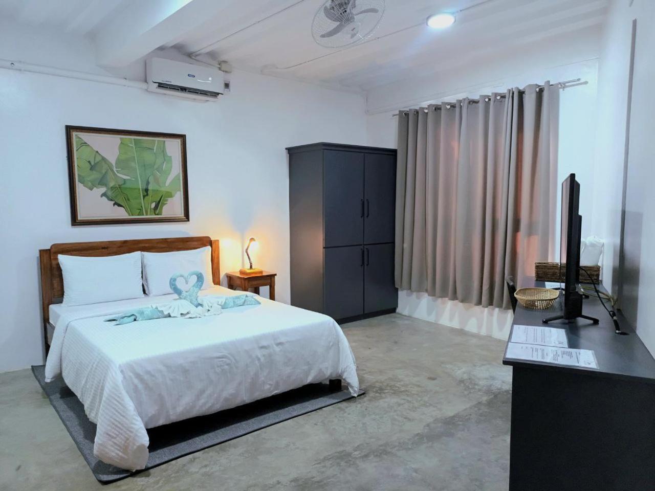 Av Suites Puerto Galera Luaran gambar