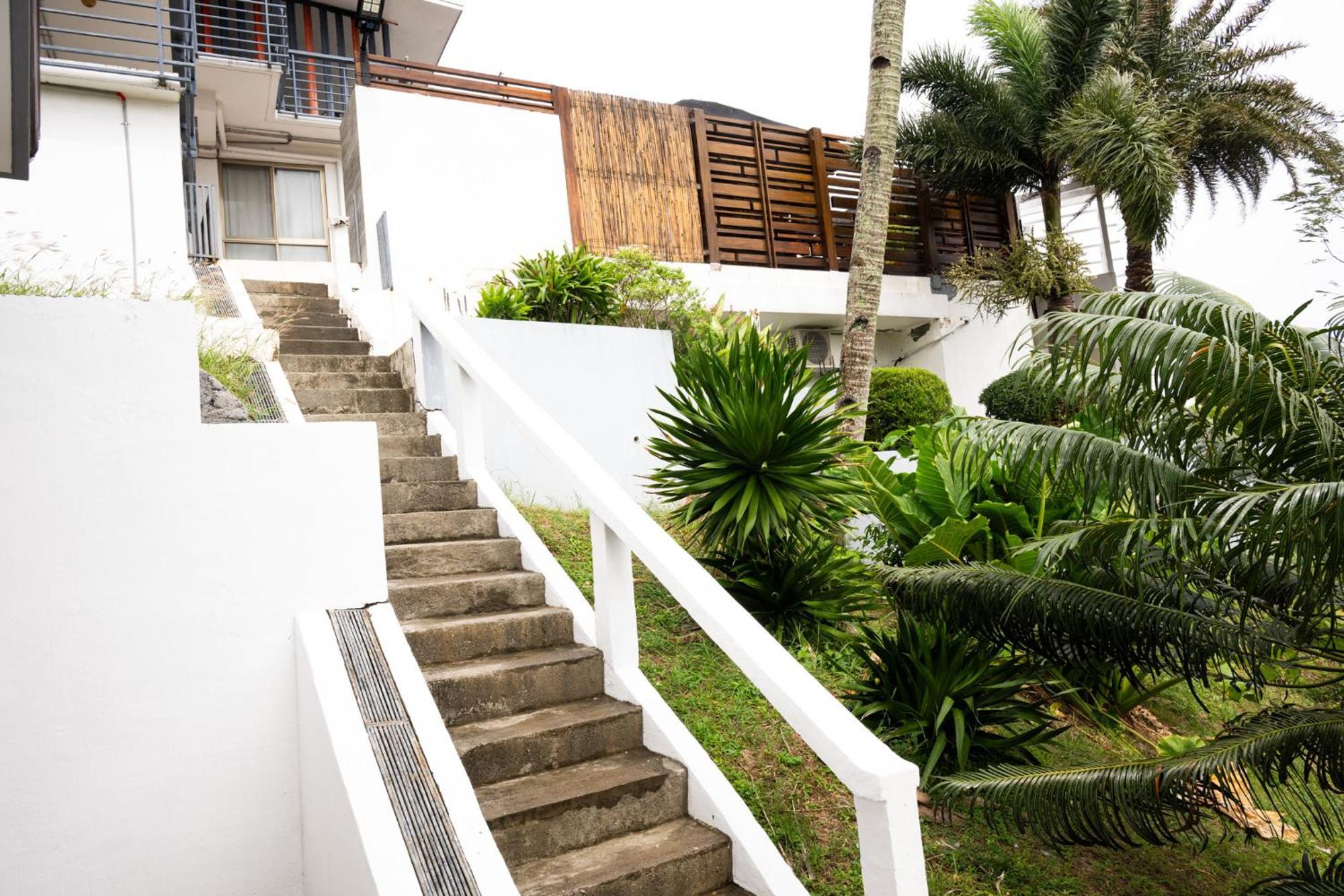 Av Suites Puerto Galera Luaran gambar