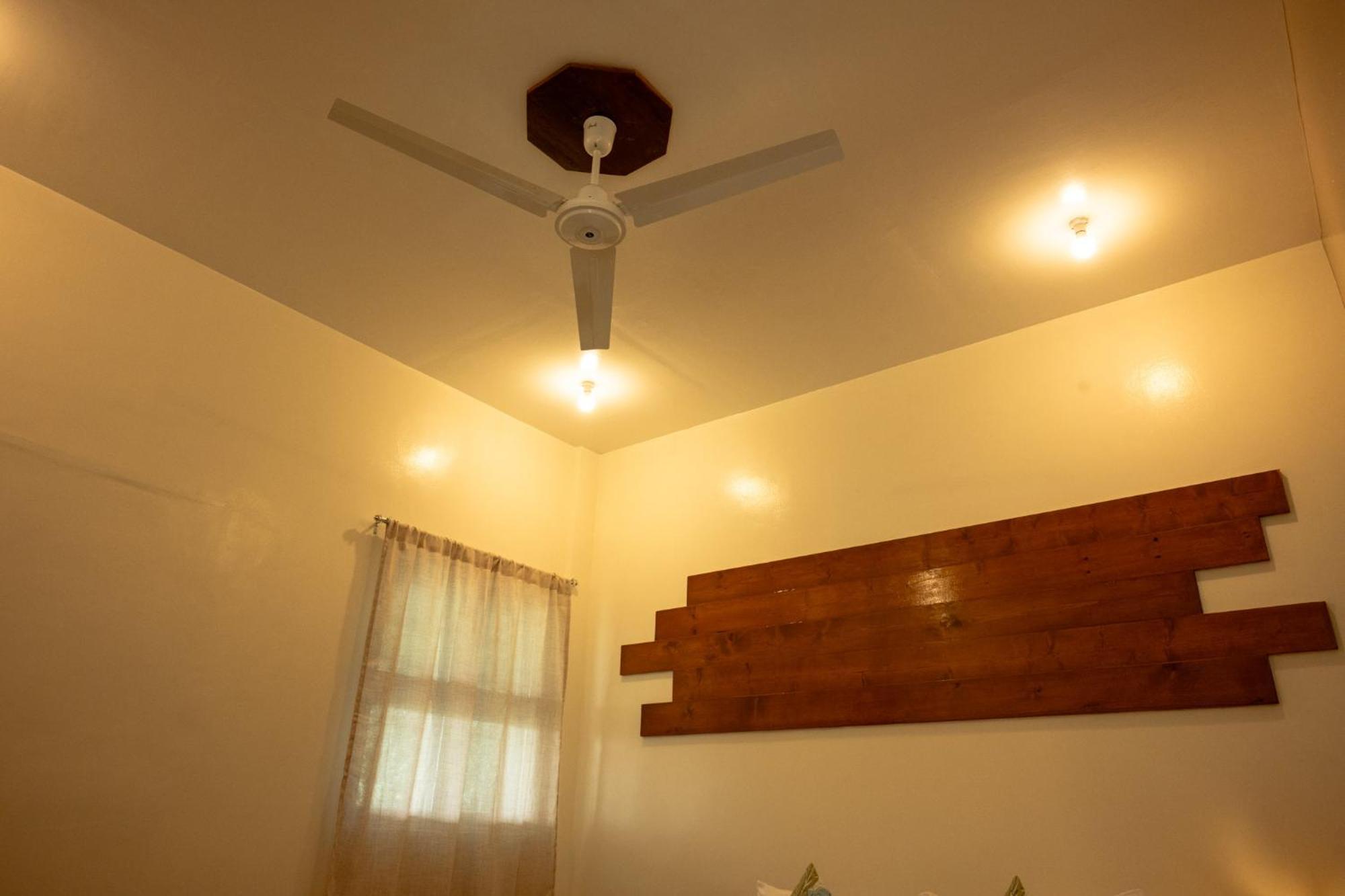 Av Suites Puerto Galera Luaran gambar