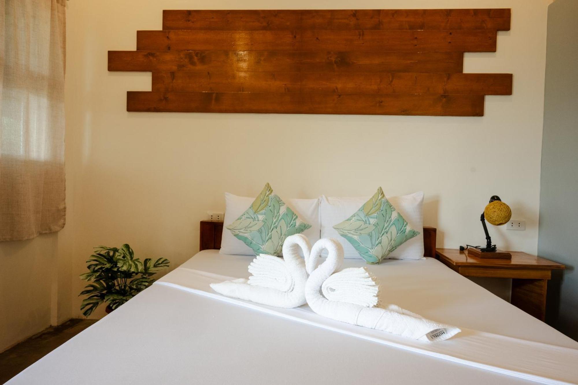 Av Suites Puerto Galera Luaran gambar