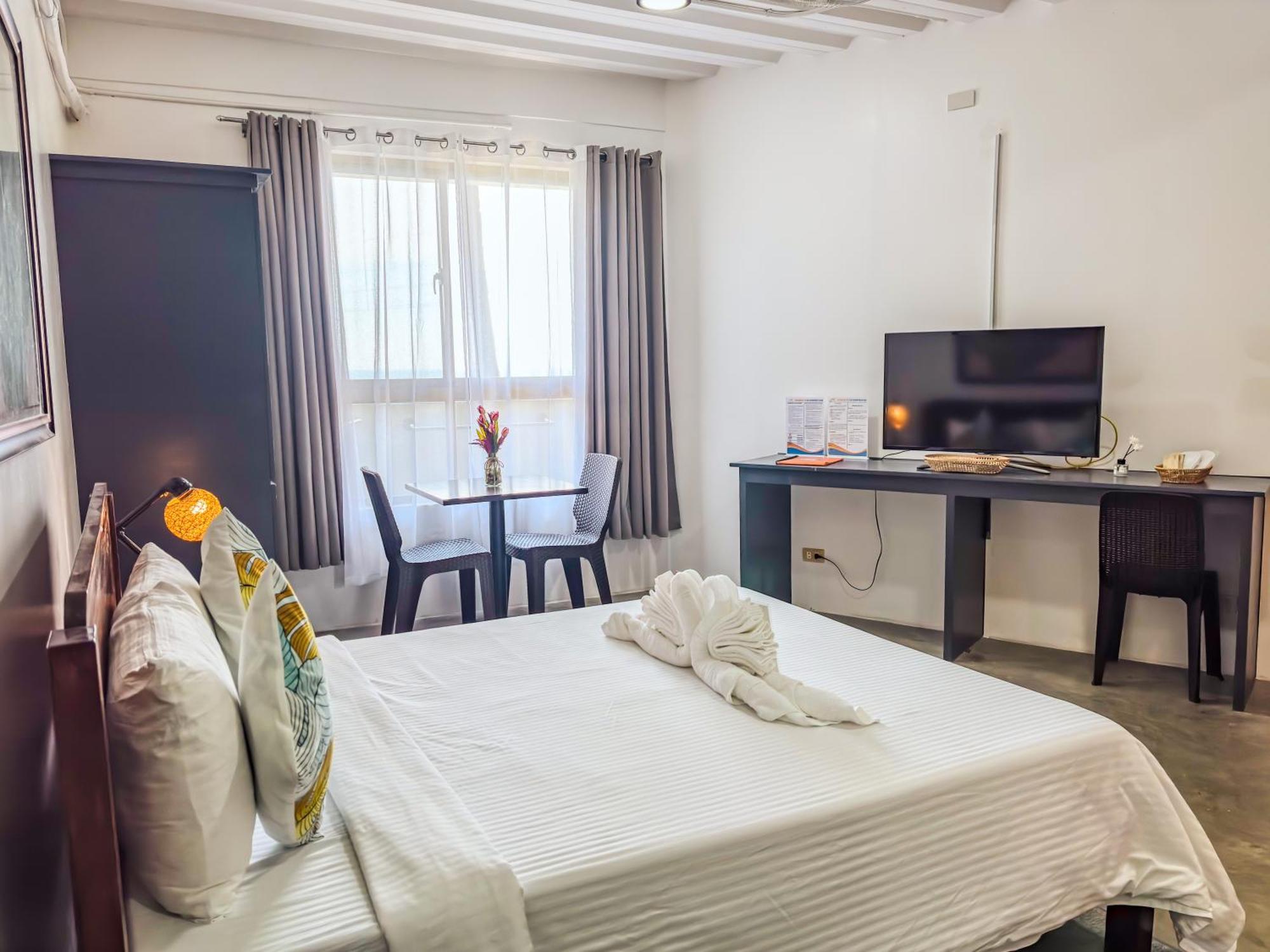 Av Suites Puerto Galera Luaran gambar