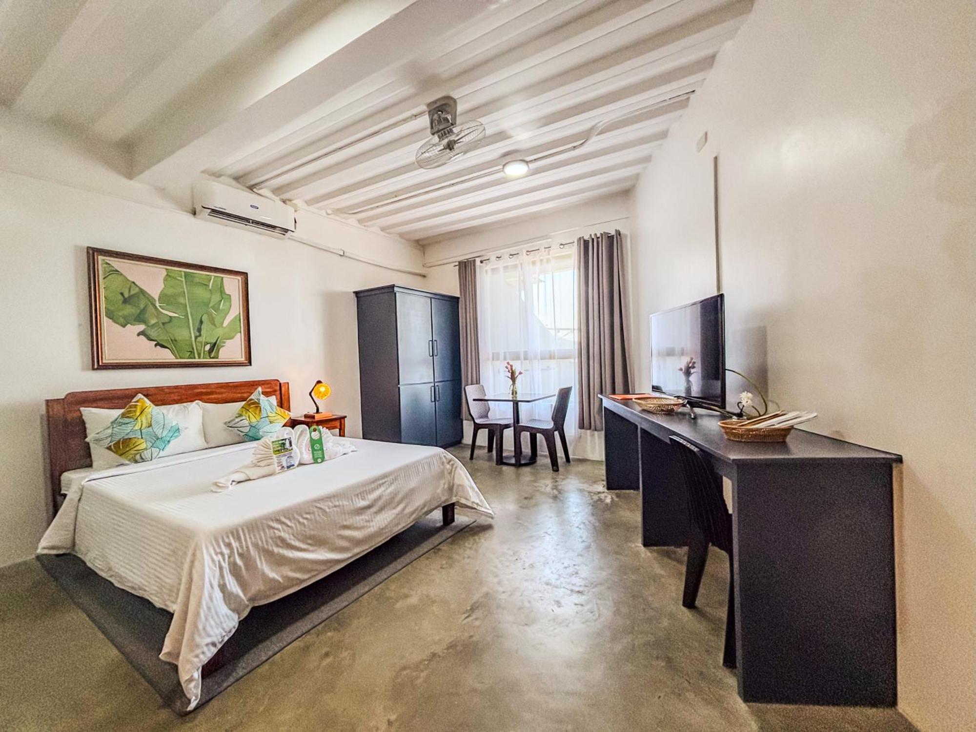 Av Suites Puerto Galera Luaran gambar