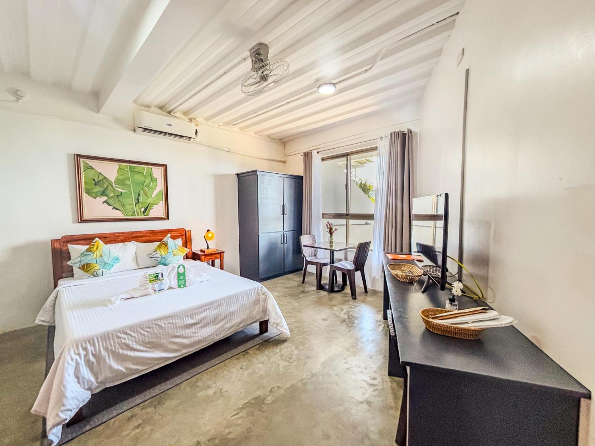 Av Suites Puerto Galera Luaran gambar