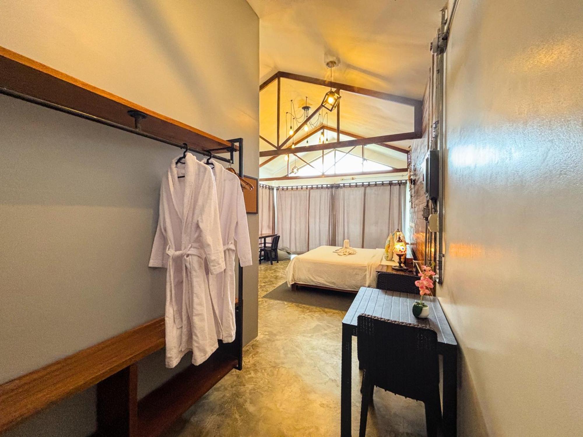 Av Suites Puerto Galera Luaran gambar